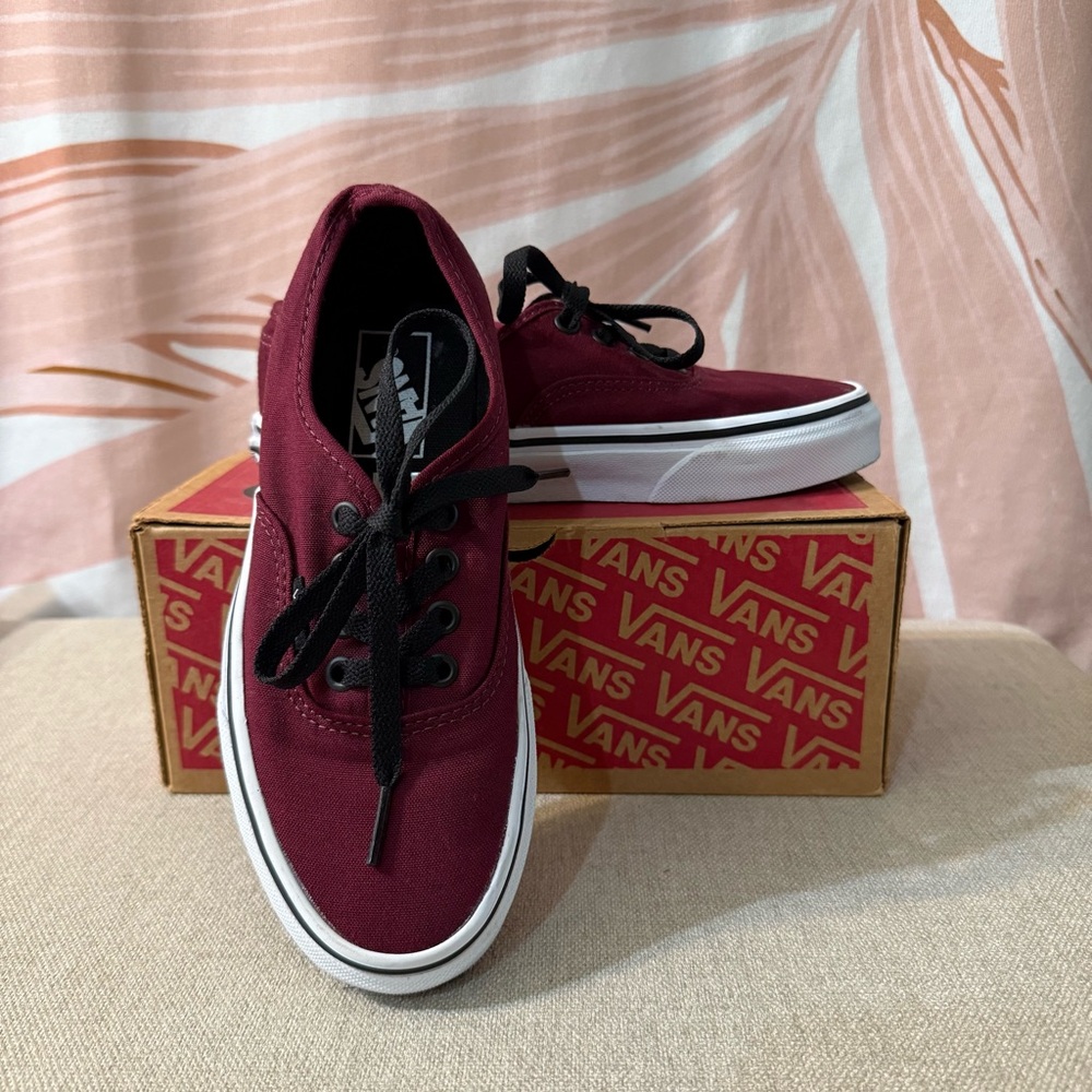 Authentic Vans - Port Royale/Black Size 6 W